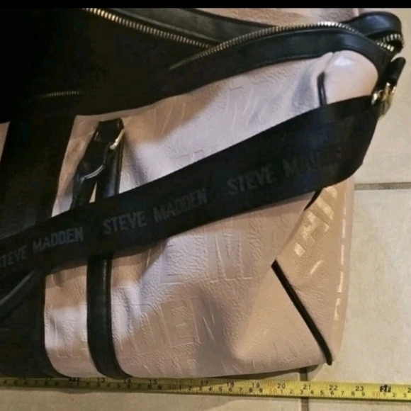 Steve Madden Light Pink Leather Duffle Bag With Black Strap - Picture 13 of 15